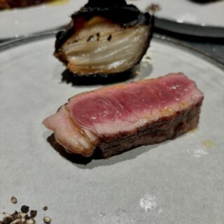 『肉をくらう』 夏バテ改善に如何でしょうか？ 短角牛ロースの…